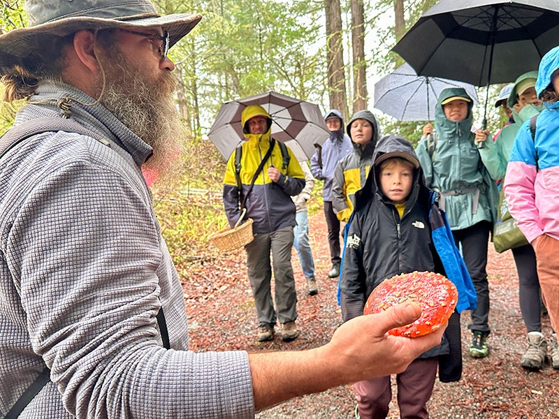 Steve Showing Schroom SM